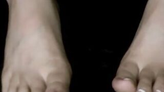 WILLING FOR CUM! TOEGIRL'S FRENCH PEDICURED TOES