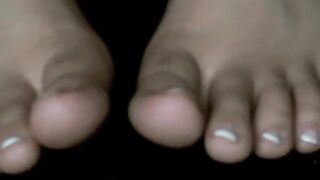 WILLING FOR CUM! TOEGIRL'S FRENCH PEDICURED TOES