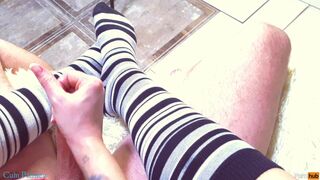 SOCKS JOB - FOOTJOB - TUGJOB- CUM SOCKS - CUM NYLONS