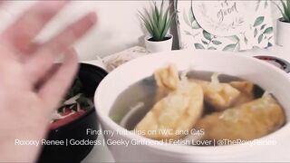 Giantess Roxxxy devours pho