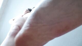 I'm a marvelous giantess! Crush u, little creature!