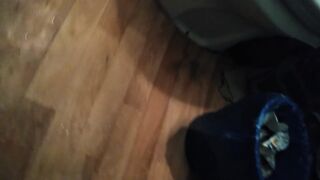Артем сам себе дрочит ногами лижет ноги в ванной self suck autofellatio self footjob