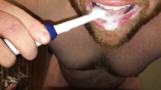 Cum see the foaming action of my Cum as toothpaste during the time that brushing my teeth with a Blow job-B Spinbrush