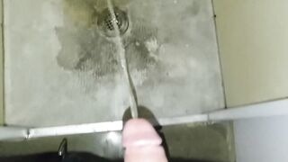 Mama let me pee in shower at an abandon cabin in the woods