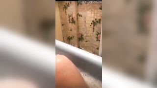 Chubby woman naked on bath time with a friend on Periscope