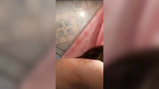 Chubby woman naked on bath time with a friend on Periscope
