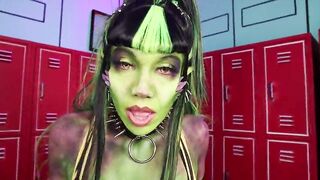 BREED THE LOVESICK MONSTAR MAMA! Space Jam Cosplay