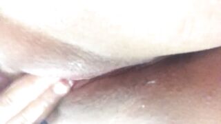 Gozando gostoso pensando nele
