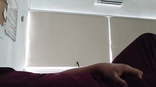 Tocandome en mi cuarto y disfrutandome