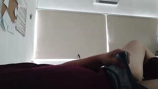 Tocandome en mi cuarto y disfrutandome