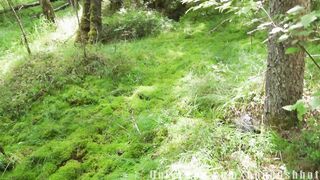 Wet blow job in the wild forest from Alicebong