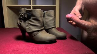Putting a LARGE LOAD on some cute ankle boots