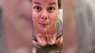 Sunburnt doxy sucks a shlong