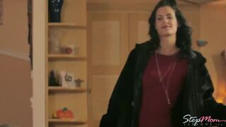 Hotties - A Christmas Surprise 3some