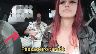 Motorista de APP safada dirige com peitos de fora!
