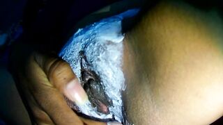Depilandome mi jugosa snatch alguien quiere ver??