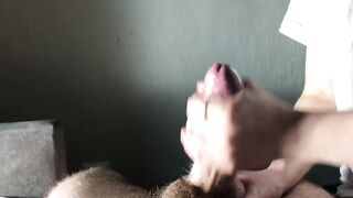 Жена дрочит мужу и он кончает на грудь