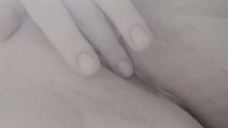 Rubbing my soaked vagina til I cum