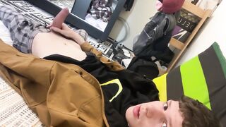 Twink slender gamer cumming multiples times