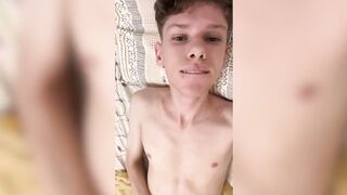 Twink slender gamer cumming multiples times