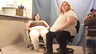 Ssbbw Angie chewing and blowing gum for u