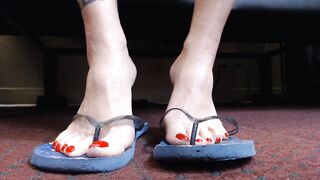 Old flipflops sliding shoeplay