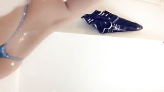 Baths Twerk after sneaky link