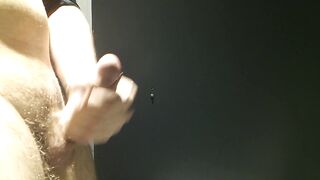 Je me branle dans les toilettes pour Femme, branlette a risque
