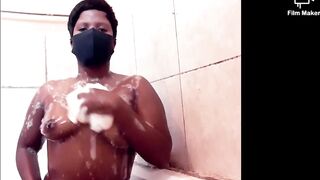 Excited black honey in a hawt bubble baths