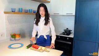 Katty West Teaches Neighbour How to Make Salad but His Schlong Gets Hard - Anal Sex