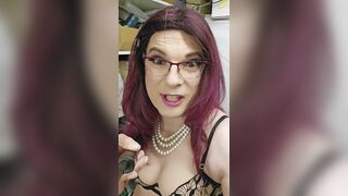 Would u like to screw my throat and cunt?