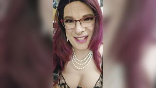 Would u like to screw my throat and cunt?