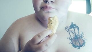 Obese hotty eatting with sounds