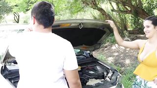 mechanic bangs married woman stranded in the midst of nowhere