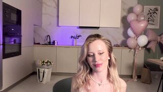 Mila Lioness teases subscribers with her dancing during the time that her boyfriend is at work