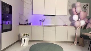 Mila Lioness teases subscribers with her dancing during the time that her boyfriend is at work