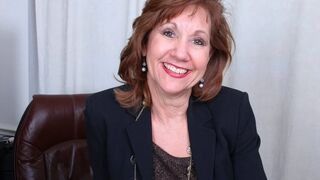 American gilf Penny gets wicked in her office