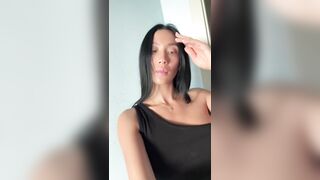 Curvy hotty pulls top down to expose titties ?