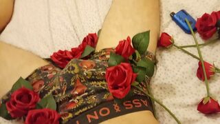 Solo tattooed daddy brings u roses
