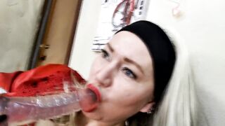 In daybed with a aged russian lascivious whore, sucking 2 dongs, close-up sex