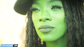 Ana Foxxx Makes Kenna James Cum Hard on a Green Sex toy - Naughty Porn Cosplay Parody