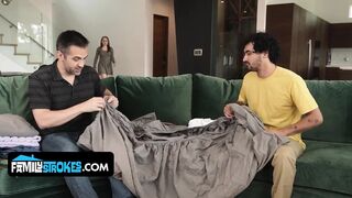 Lizzie Love & Donnie Goth Share Wang in Hawt 3some