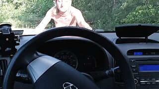 Sexxycandyxxx washes the windshield