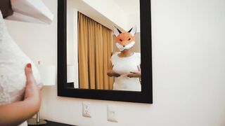 Mexicana juega con sus tetas en un hotel