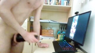 Vergine ventenne Torinese si masturba con un sex tool (Dialogo italiano)