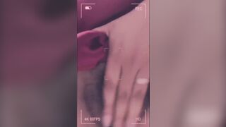 Me manda clips masturbandose!! MOJADITA