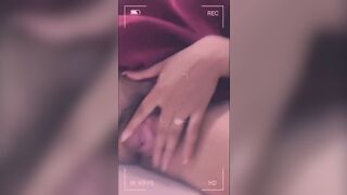 Me manda clips masturbandose!! MOJADITA