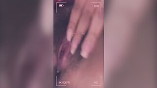 Me manda clips masturbandose!! MOJADITA