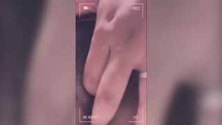 Me manda clips masturbandose!! MOJADITA