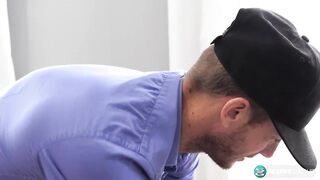 mother I'd like to fuck Vanessa Videl Shows The Mail Dude Her Fresh Toy